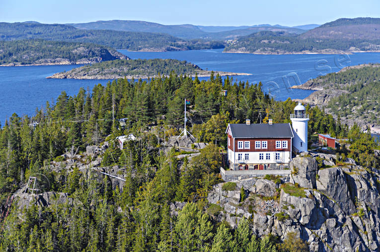 Högbondens fyr Höga Kusten anläggningar, byggnader, drönarbilder, drönarfoto, flygbild, flygbilder, Flygfoto, flygfoton, fyr, fyrtorn, höga kusten, Högbonden, Högbondens, kommunikationer, Landskap, sevärdhet, Sevärdheter, sjöfart, sommar, sommardag, utflyktsmål, Ångermanland