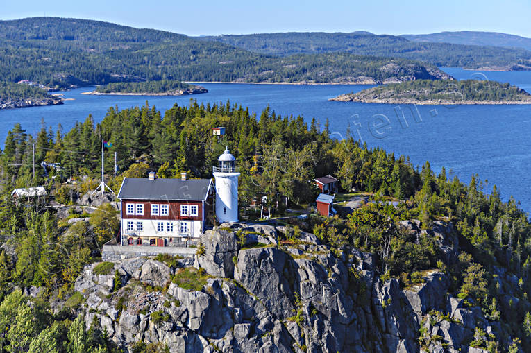 Högbondens fyr Höga Kusten anläggningar, byggnader, drönarbilder, drönarfoto, flygbild, flygbilder, Flygfoto, flygfoton, fyr, fyrtorn, höga kusten, Högbonden, Högbondens, kommunikationer, Landskap, sevärdhet, Sevärdheter, sjöfart, sommar, sommardag, utflyktsmål, Ångermanland