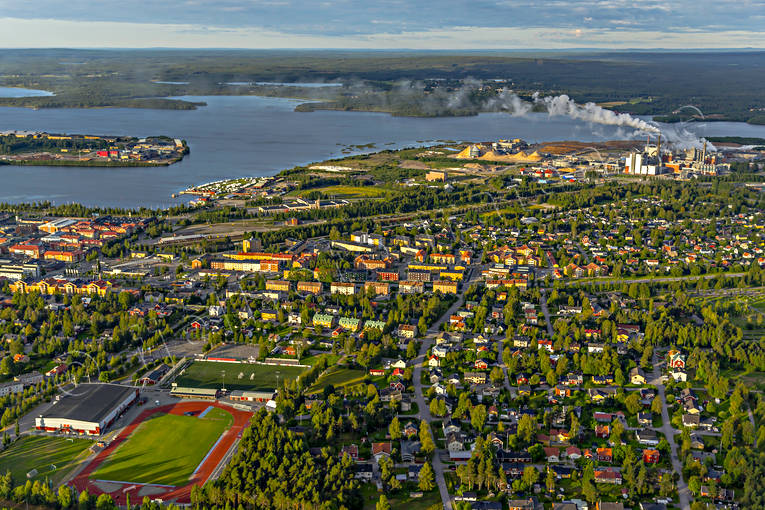 Idrottsplatsen Backen Piteå Backen, drönarbilder, drönarfoto, flygbild, flygbilder, Flygfoto, flygfoton, Idrottsplatsen, industri, Inrefjärden, Kappa, Landskap, Norrbotten, pappersbruk, Piteå, samhällen, Smurfit, sommar, Sörfjärden