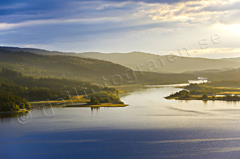 Indalsläven rinner in i Åresjön delta, höst, höstfärger, Jämtland, Landskap, natur, sjö, solnedgång