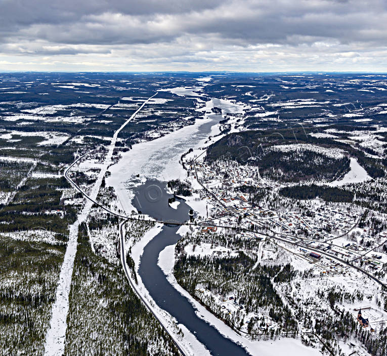 Indalsälven vid Stugun drönarbild, drönarbilder, drönarfoto, flygbild, flygbilder, Flygfoto, flygfoton, Indalsälven, Jämtland, Landskap, samhällen, Stugun, vinter, älvar
