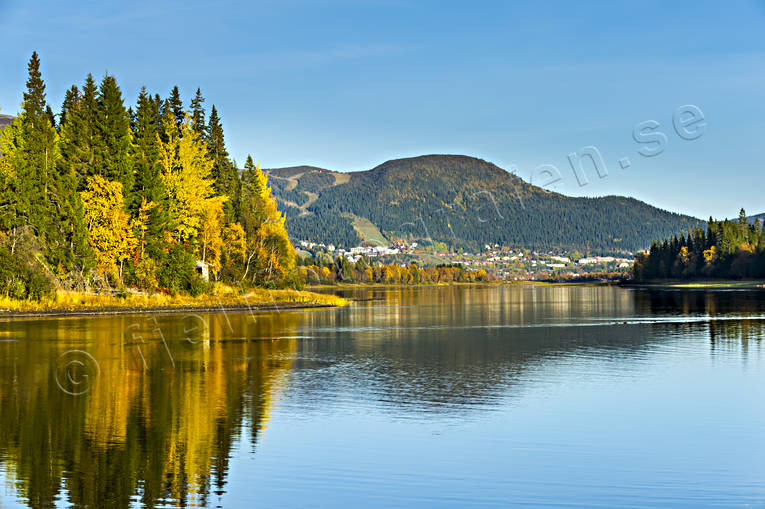 Indalsälven Åre höst, höstfärger, Indalsälven, Jämtland, Landskap, Totthummeln, vatten, vattendrag, Åre
