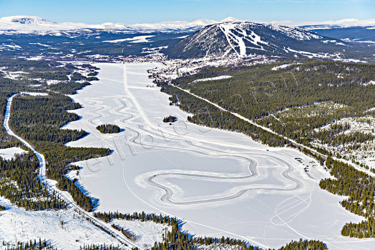 Isbana på Funäsdalssjön anläggningar, bilbana, drönarbilder, drönarfoto, flygbild, flygbilder, Flygfoto, flygfoton, funäsdalen, Funäsdalssjön, halkbana, Härjedalen, isbana, Landskap, vinter
