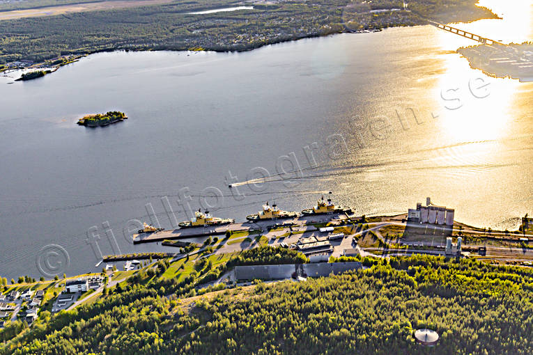 Isbrytare vid kaj drönarbilder, drönarfoto, flygbild, flygbilder, Flygfoto, flygfoton, hamnen, isbrytare, kväll, Luleå, Norrbotten, solnedgång, sommar, städer