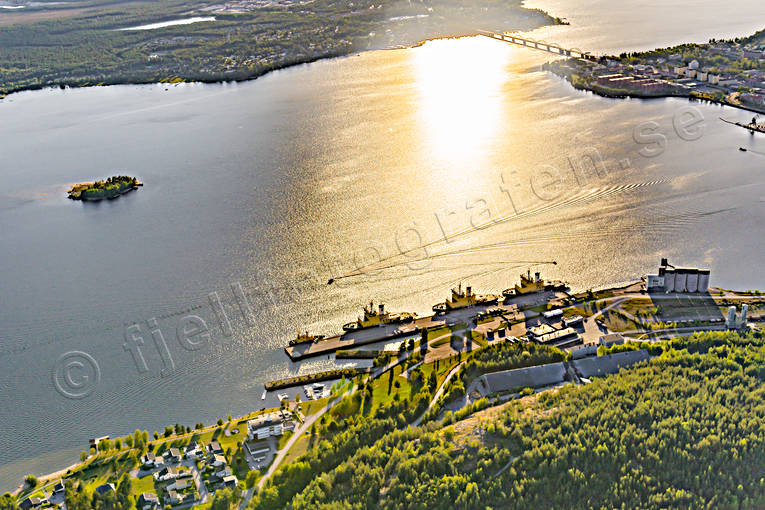 Isbrytare vid kaj drönarbilder, drönarfoto, flygbild, flygbilder, Flygfoto, flygfoton, hamnen, isbrytare, kväll, Luleå, Norrbotten, solnedgång, sommar, städer