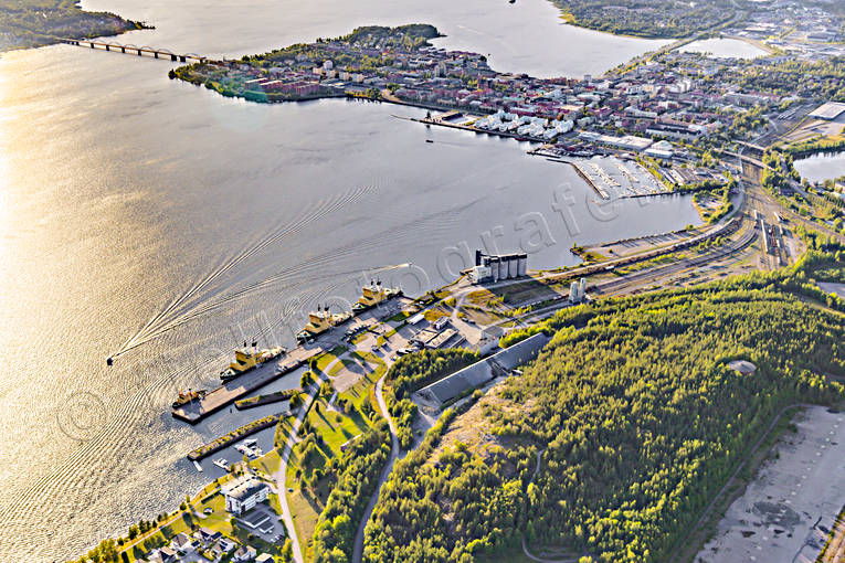 Isbrytare vid kaj drönarbilder, drönarfoto, flygbild, flygbilder, Flygfoto, flygfoton, hamnen, isbrytare, kväll, Luleå, Norrbotten, solnedgång, sommar, städer