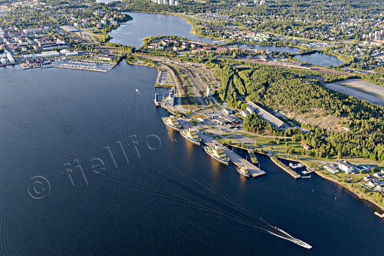 Isbrytare vid kaj drönarbilder, drönarfoto, flygbild, flygbilder, Flygfoto, flygfoton, Gråsjälfjärden, hamnen, isbrytare, Luleå, Norrbotten, sommar, städer