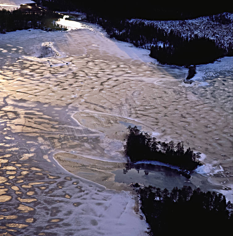 Isläggning på Locknesjön drönarbilder, drönarfoto, flygbild, flygbilder, Flygfoto, flygfoton, Forsån, is, Jämtland, Landskap, vinter, vinterlandskap