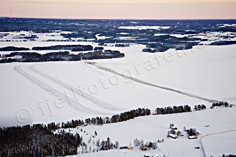 Isväg och färjeled Norderön drönarbilder, drönarfoto, flygbild, flygbilder, Flygfoto, flygfoton, färjeled, färjeläge, isväg, isön, Jämtland, Landskap, Norderön, Sunne, vinter