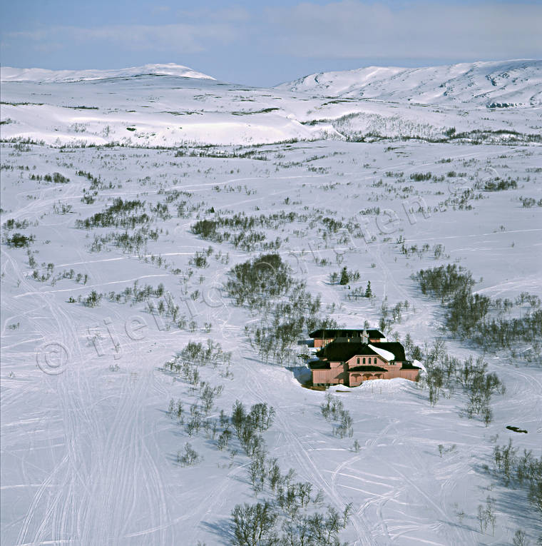 Jaktslottet vid Rensjön drönarbilder, drönarfoto, fjäll, flygbild, flygbilder, Flygfoto, flygfoton, jaktslott, jaktslottet, Jämtland, Landskap, Rensjön, Rensjösätern, rosa, skoterspår, vinter, vinterlandskap