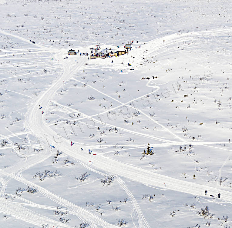 Jaktstugan på Vemdalsskalet anläggningar, drönarbilder, drönarfoto, flygbild, flygbilder, Flygfoto, flygfoton, Härjedalen, Jaktstugan, skidanläggning, skidbackar, skidort, turåkning, Vemdalsskalet, vinter, äventyr