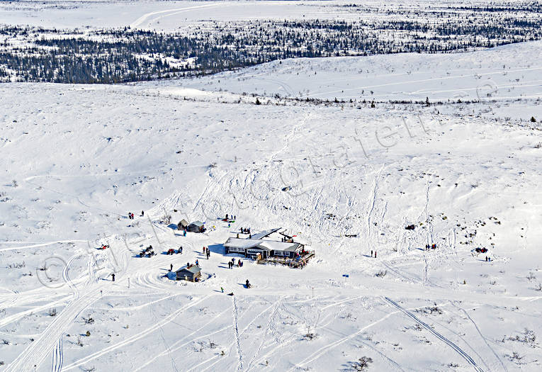 Jaktstugan på Vemdalsskalet anläggningar, drönarbild, drönarbilder, drönarfoto, flygbild, flygbilder, Flygfoto, flygfoton, Härjedalen, Jaktstugan, skidanläggning, skidbackar, skidort, turåkning, Vemdalsskalet, vinter, äventyr