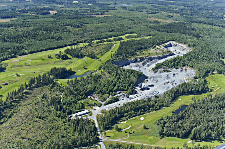 bergtkt, drnarbilder, drnarfoto, flygbild, flygbilder, Flygfoto, flygfoton, golfbana, grusgrop, grdar, Jmtland, Lockne, sommar, ngsta