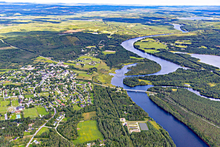 Junsele vid Ångermanälven Flygfoto drönarbilder, drönarfoto, flygbild, flygbilder, Flygfoto, flygfoton, Junsele, samhällen, sommar, Ångermanland, Ångermanälven