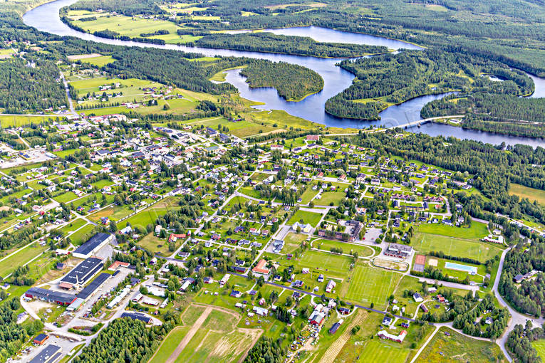 Junsele vid Ångermanälven Flygfoto drönarbilder, drönarfoto, flygbild, flygbilder, Flygfoto, flygfoton, Junsele, samhällen, sommar, Ångermanland, Ångermanälven