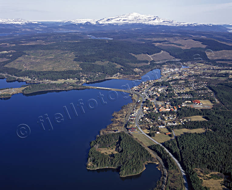 Järpen och Åreskutan drönarbilder, drönarfoto, E14, fjäll, flygbild, flygbilder, Flygfoto, flygfoton, Indalsälven, Jämtland, Järpen, samhälle, samhällen, västjämtland, Åreskutan