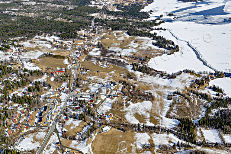 Kall kyrkby Flygfoto drönarbilder, drönarfoto, flygbild, flygbilder, Flygfoto, flygfoton, Jämtland, kall, Kallsjön, kyrka, kyrkor, samhällen, vår