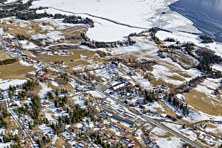 Kall kyrkby Flygfoto drönarbilder, drönarfoto, flygbild, flygbilder, Flygfoto, flygfoton, Jämtland, kall, Kallsjön, kyrka, kyrkor, samhällen, vår