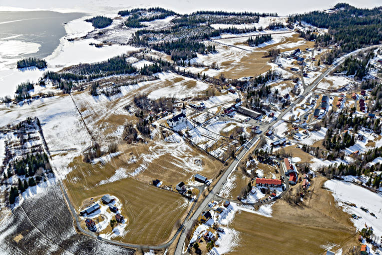 Kall kyrkby Flygfoto drönarbilder, drönarfoto, flygbild, flygbilder, Flygfoto, flygfoton, Jämtland, kall, Kallsjön, kyrka, kyrkor, samhällen, vår