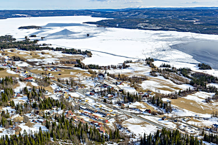 Kall kyrkby Flygfoto drönarbilder, drönarfoto, flygbild, flygbilder, Flygfoto, flygfoton, Jämtland, kall, Kallsjön, kyrka, kyrkor, samhällen, vår