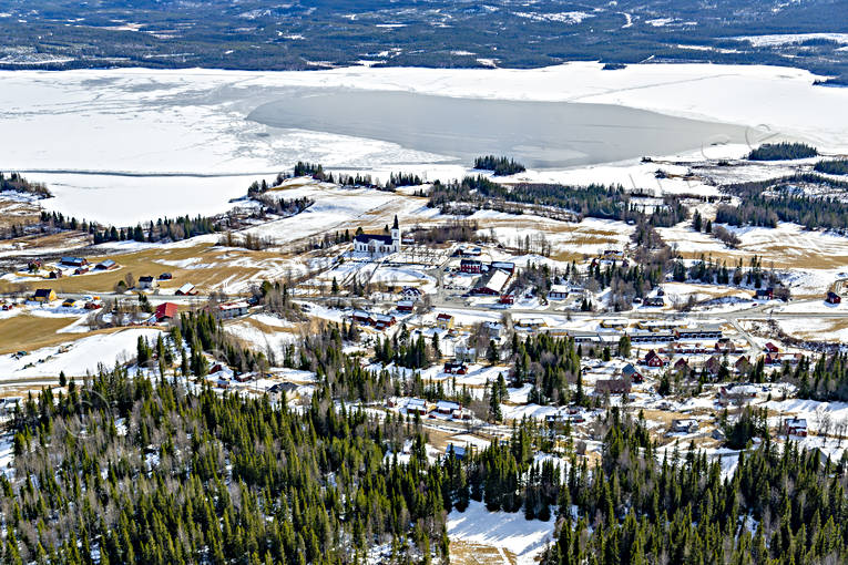 Kall kyrkby Flygfoto drönarbilder, drönarfoto, flygbild, flygbilder, Flygfoto, flygfoton, Jämtland, kall, Kallsjön, kyrka, kyrkor, samhällen, vår