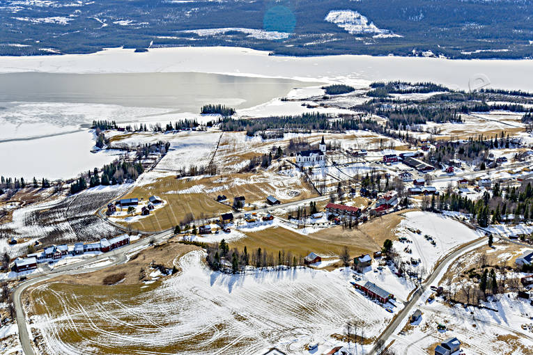 Kall kyrkby Flygfoto drönarbilder, drönarfoto, flygbild, flygbilder, Flygfoto, flygfoton, Jämtland, kall, Kallsjön, kyrka, kyrkor, samhällen, vår