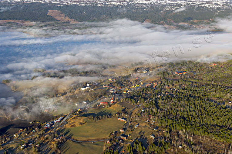 Kall kyrkby Flygfoto dimma, drönarbilder, drönarfoto, flygbild, flygbilder, Flygfoto, flygfoton, Jämtland, kall, Kallsjön, kyrka, kyrkor, samhällen, vår