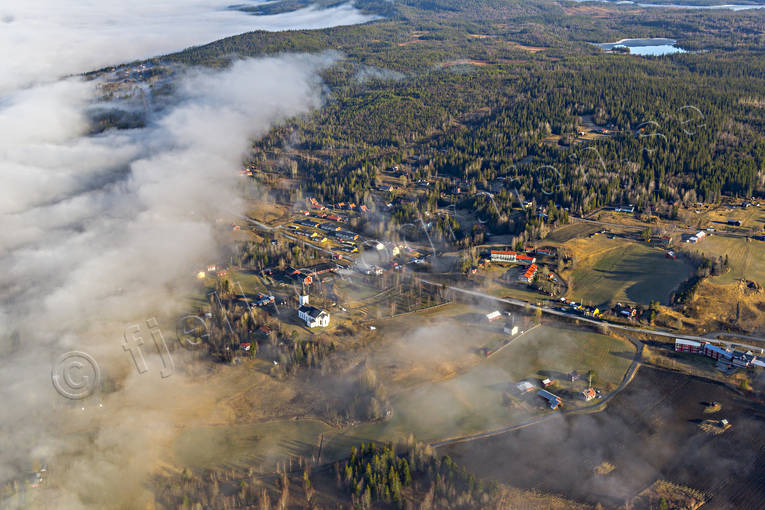Kall kyrkby Flygfoto dimma, drönarbilder, drönarfoto, flygbild, flygbilder, Flygfoto, flygfoton, Jämtland, kall, kyrka, kyrkor, samhällen, vår