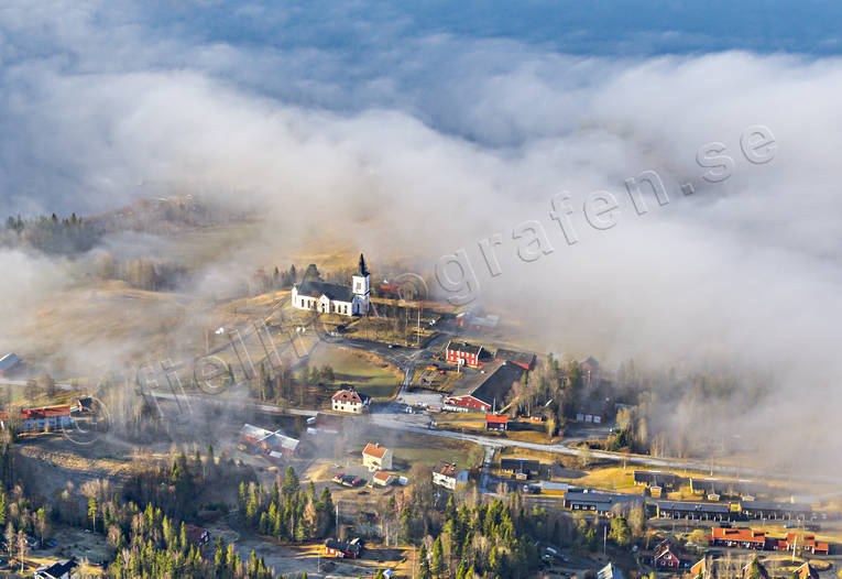 Kall kyrkby Flygfoto dimma, drönarbilder, drönarfoto, flygbild, flygbilder, Flygfoto, flygfoton, Jämtland, kall, Kallsjön, kyrka, kyrkor, samhällen, vår