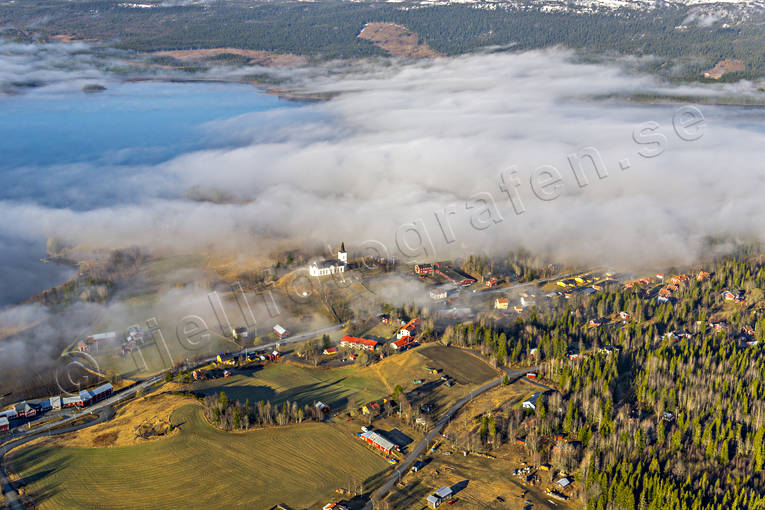Kall kyrkby Flygfoto dimma, drönarbilder, drönarfoto, flygbild, flygbilder, Flygfoto, flygfoton, Jämtland, kall, Kallsjön, kyrka, kyrkor, samhällen, vår
