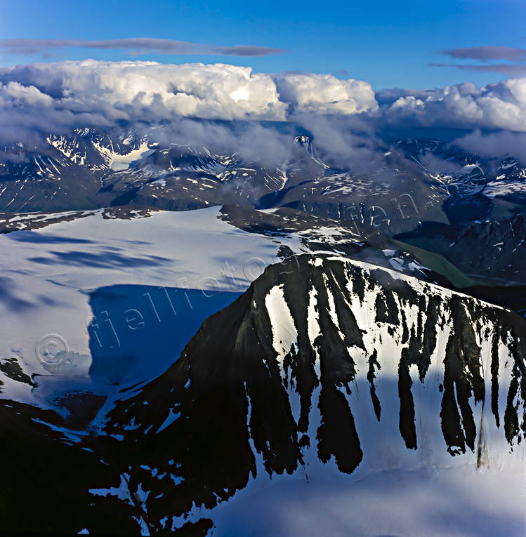 Kanalberget och glaciären Jåkåtjkaskajekna drönarbilder, drönarfoto, flygbild, flygbilder, Flygfoto, flygfoton, glaciär, Jåkåtjkaskajekna, Kanalberget, Landskap, lappland, nationalparker, sarek, sommar, Svenska Fjällen