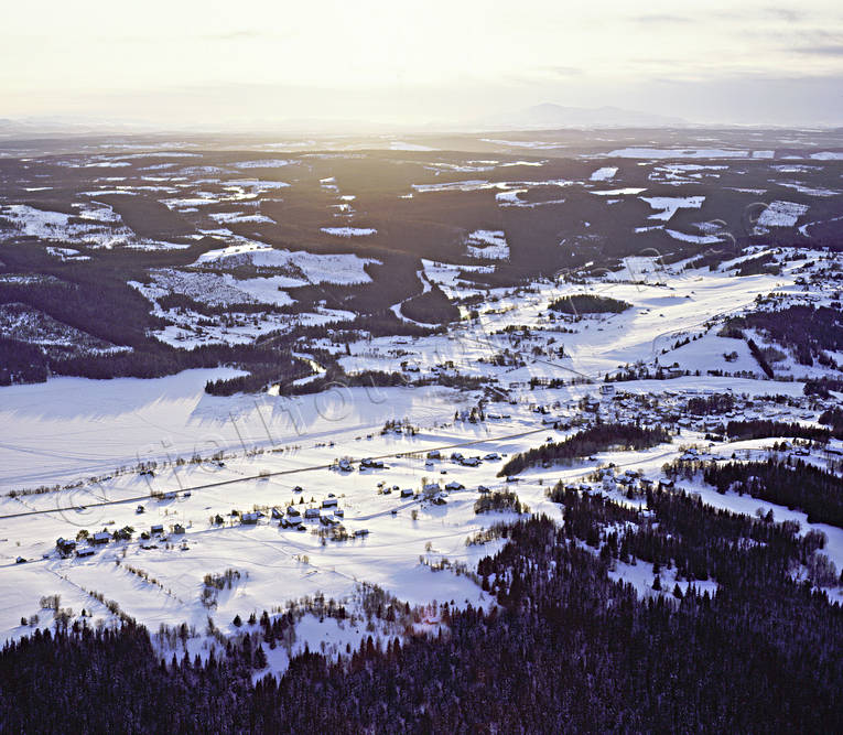 Kaxås i vinterskrud byar, drönarbild, drönarbilder, drönarfoto, flygbild, flygbilder, Flygfoto, flygfoton, Jämtland, Kaxås, Landskap, Offerdal, samhällen, solnedgång, vinter, änge