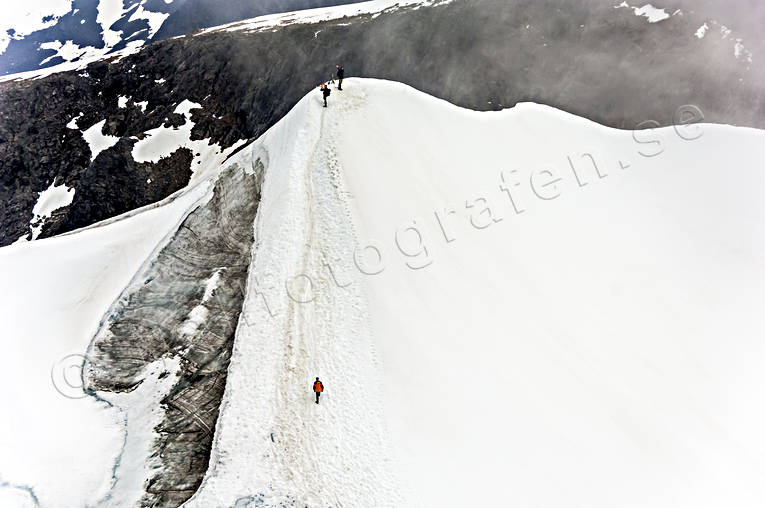 Kebnekaise Klättrare på Sydtoppen bestiga, bestigning, drönarbilder, drönarfoto, fjällbilder, FJÄLLEN, fjälltopp, flygbild, flygbilder, Flygfoto, flygfoton, glaciär, glaciäris, is, Kebnekaise, klättrare, Landskap, lappland, sommar, toppglaciär, vandrare