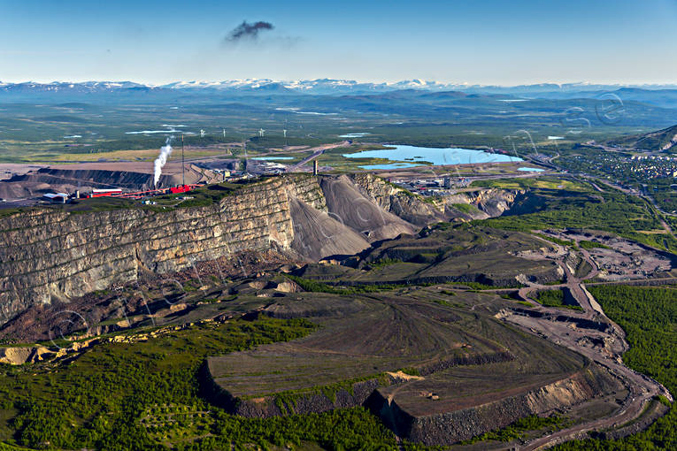 Kirunagruvan drönarbilder, drönarfoto, flygbild, flygbilder, Flygfoto, flygfoton, gruvan, järnmalm, Kiruna, Kirunagruvan, lappland, sommar, städer