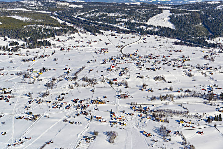 Klövsjö i vinterskrud byar, drönarbilder, drönarfoto, flygbild, flygbilder, Flygfoto, flygfoton, Jämtland, Klövsjö, samhällen, vinter