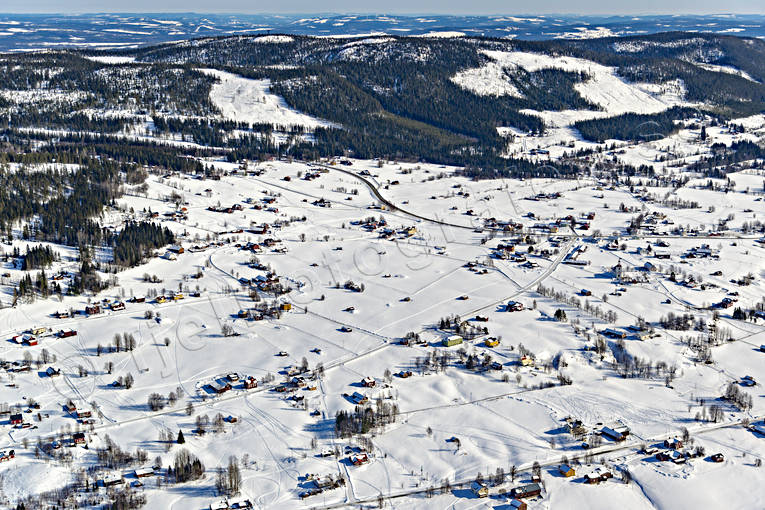 Klövsjö i vinterskrud byar, drönarbilder, drönarfoto, flygbild, flygbilder, Flygfoto, flygfoton, Jämtland, Klövsjö, samhällen, vinter
