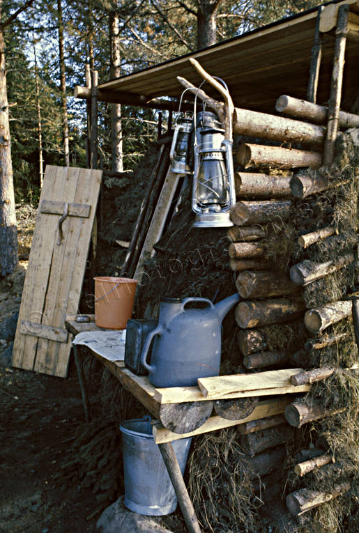 Kolarkoja vid kolmila arbete, kola, kolarkoja, kolmila, mila, skog, skogsbruk, storskog, träkol, vildmark, ödemark