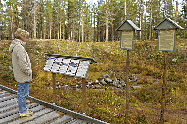 Krater efter meteoritnedslag Härjedalen, höst, krater, meteorit, meteoritnedslag, miljö, natur, Sevärdheter, Tännäs