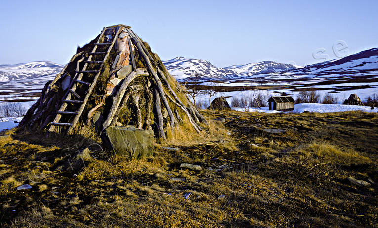 Kroktjärnvallens lappläger fjäll, FJÄLLEN, Jämtland, Kroktjärnvallen, kultur, kåta, kåtor, lappkåta, lappkåtor, lappläger, morgon, samekultur, samisk, Sapmi, Tossåsen, vårfjäll, vårvinter