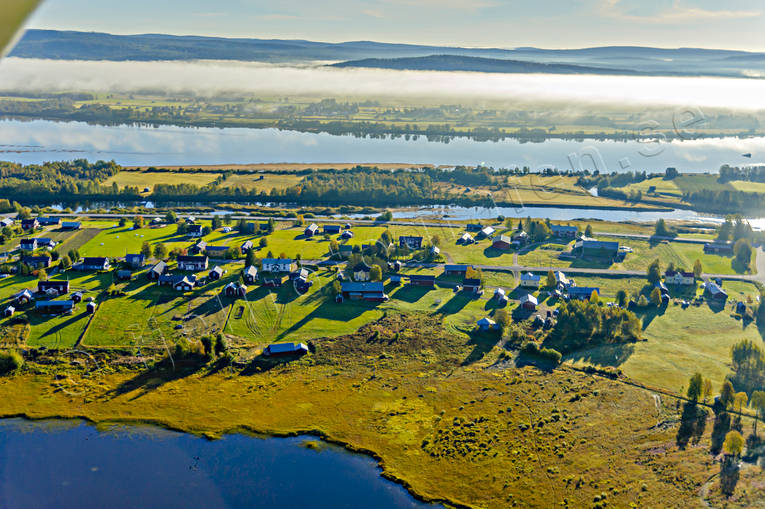 Kuivakangas vid Torne älv drönarbilder, drönarfoto, flygbild, flygbilder, Flygfoto, flygfoton, gårdar, höst, Kuivajärvi, Kuivakangas, Landskap, Mattila, Norrbotten, Palosaarenpuras, Palosaari, Pudas, samhällen, Torne älv, Torneälven
