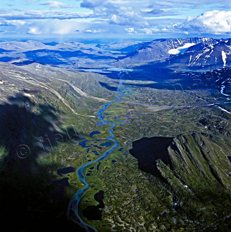 Kukkesvagge mellan Sarek och Stora Sjöfallet drönarbilder, drönarfoto, flygbild, flygbilder, Flygfoto, flygfoton, Kukkesvagge, Kukkesvakkjåkkå, Landskap, lappland, nationalparker, sarek, Sarekjåkåtj, Sarekvaratj, sommar, Stora Sjöfallet