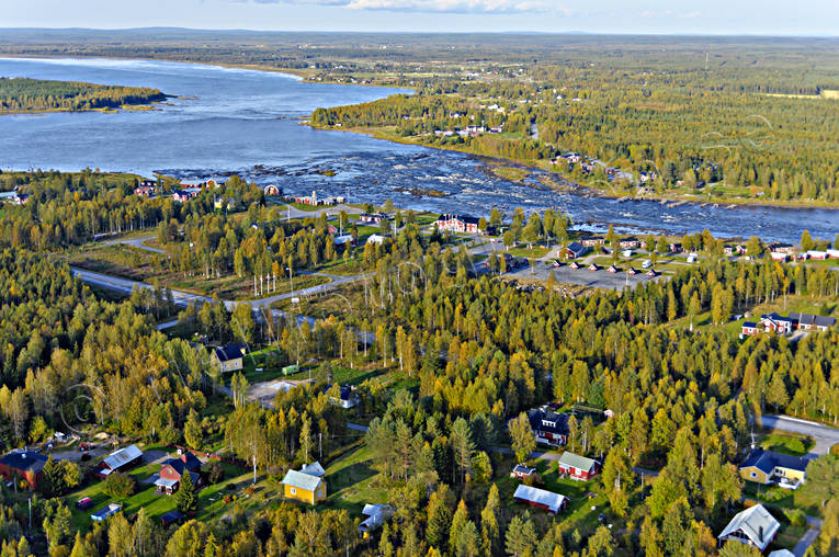 Kukkolaforsen i Torne älv drönarbilder, drönarfoto, flygbild, flygbilder, Flygfoto, flygfoton, gårdar, höst, Kukkola, Kukkolaforsen, Landskap, Nationalälvdagen, Norrbotten, sikhåvning, Torne älv, älvsik