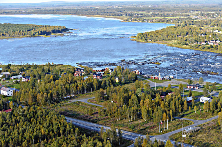 Kukkolaforsen i Torne älv drönarbilder, drönarfoto, flygbild, flygbilder, Flygfoto, flygfoton, gårdar, höst, Kukkola, Kukkolaforsen, Landskap, Nationalälvdagen, Norrbotten, sikhåvning, Torne älv, älvsik