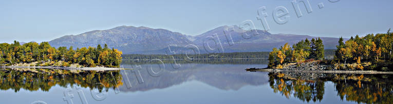 Kultsjön med fjällen Stöken och Ropentjakke höst, höstfärger, Kultsjön, Landskap, lappland, panorama, panoramabilder, Ropentjakke, Saxnäs