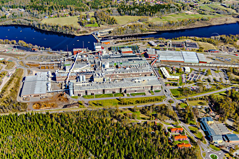 Kvarnsveden Borlänge Flygfoto Borlänge, Dalarna, drönarbilder, drönarfoto, flygbild, flygbilder, Flygfoto, flygfoton, Kvarnsveden, pappersbruk, städer, vår