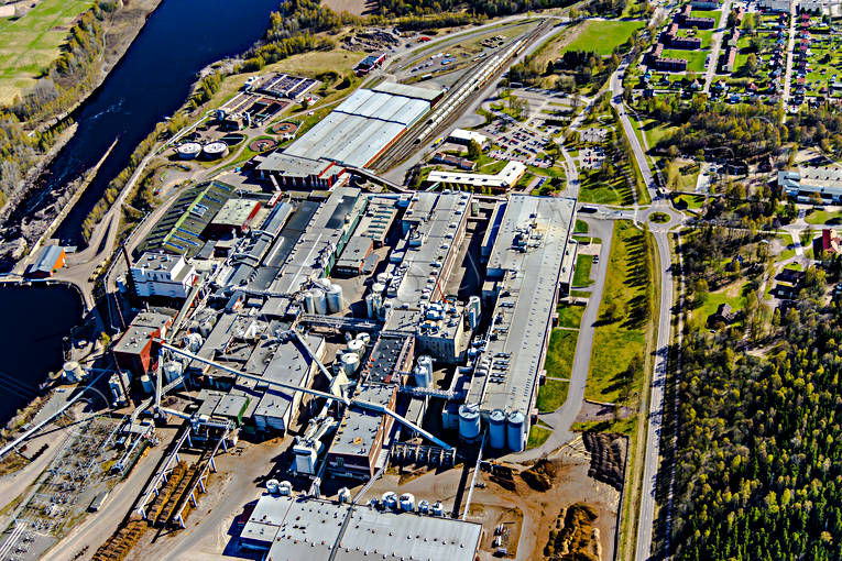 Kvarnsveden Borlänge Flygfoto Borlänge, Dalarna, drönarbilder, drönarfoto, flygbild, flygbilder, Flygfoto, flygfoton, Kvarnsveden, pappersbruk, städer, vår
