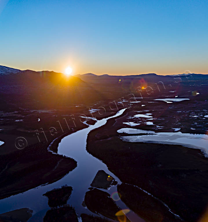 Kväll över Enan deltaland, drönarbild, drönarbilder, drönarfoto, Enan, flygbild, flygbilder, Flygfoto, flygfoton, höst, Jämtland, kväll, Landskap, solnedgång