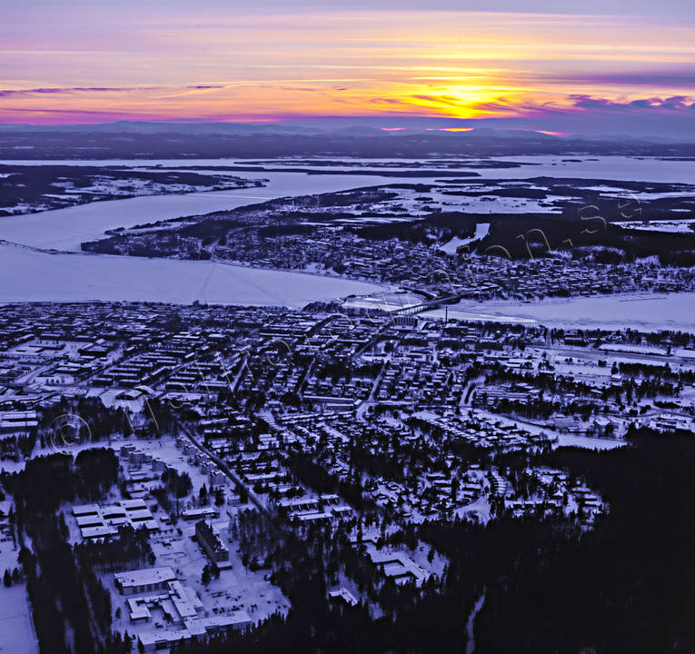 Kväll över Östersund Frösön canvastavla, drönarbilder, drönarfoto, flygbild, flygbilder, Flygfoto, flygfoton, Fototavla, Frösön, Jämtland, kväll, kvällshimmel, Landskap, solnedgång, städer, tavla, Östersund