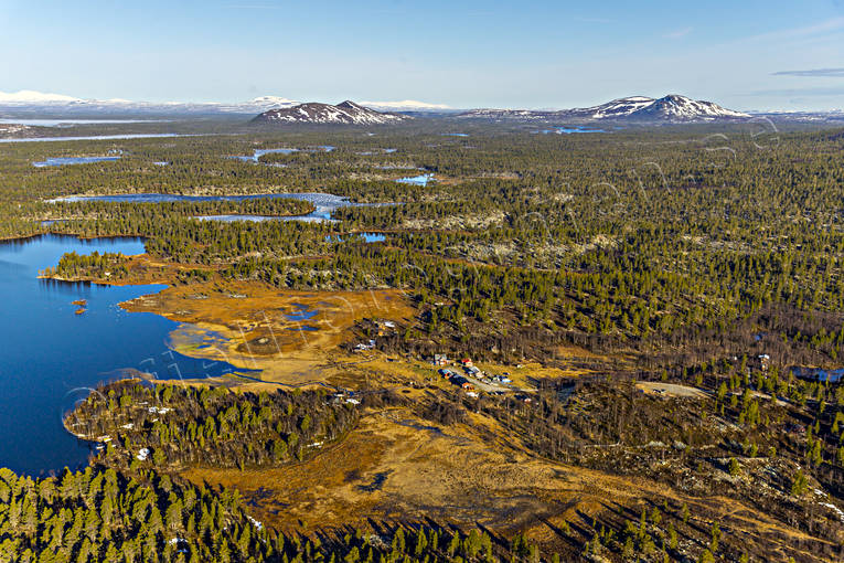 Käringsjön och Rogenmorän Brattriet, drönarbilder, drönarfoto, flygbild, flygbilder, Flygfoto, flygfoton, Härjedalen, Käringsjön, Käringsjövallen, Landskap, Rogenmorän, Rogens Naturreservat, Skedbrofjället, Uthussjön, vår