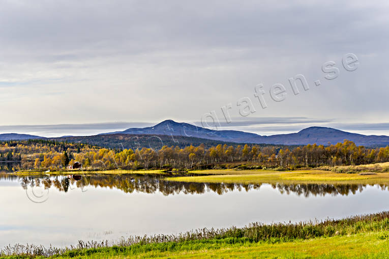 Kölahaugen vid Klingerselet fjäll, fjällsjö, fjälltopp, horisont, höst, Jämtland, Klingerselet, Kölahaugen, Landskap, Medstugusjön, sjö